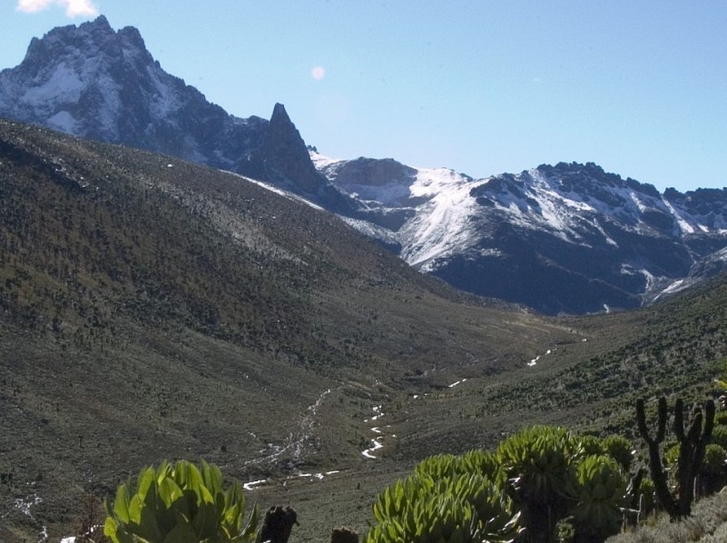 5 Days Mt Kenya Climbing: Trek Sirimon In- Out Naro Moru -Route